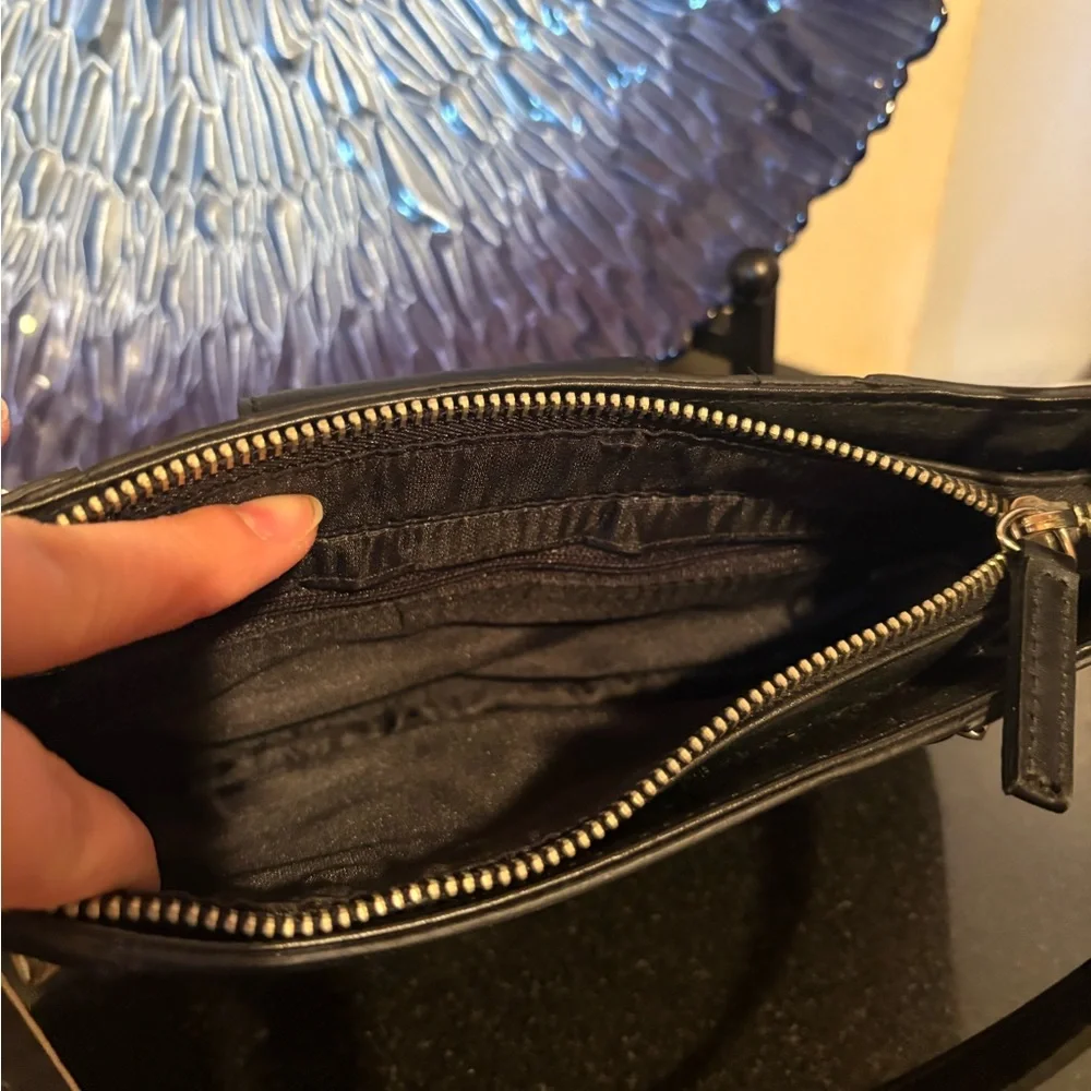 GUESS New Black Shoulder Bag - Picture 4 of 5